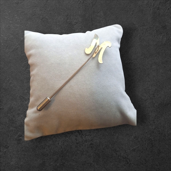 Vintage Goldtone Artistic Brooch Letter M Inital Working 2' - Picture 5 of 5